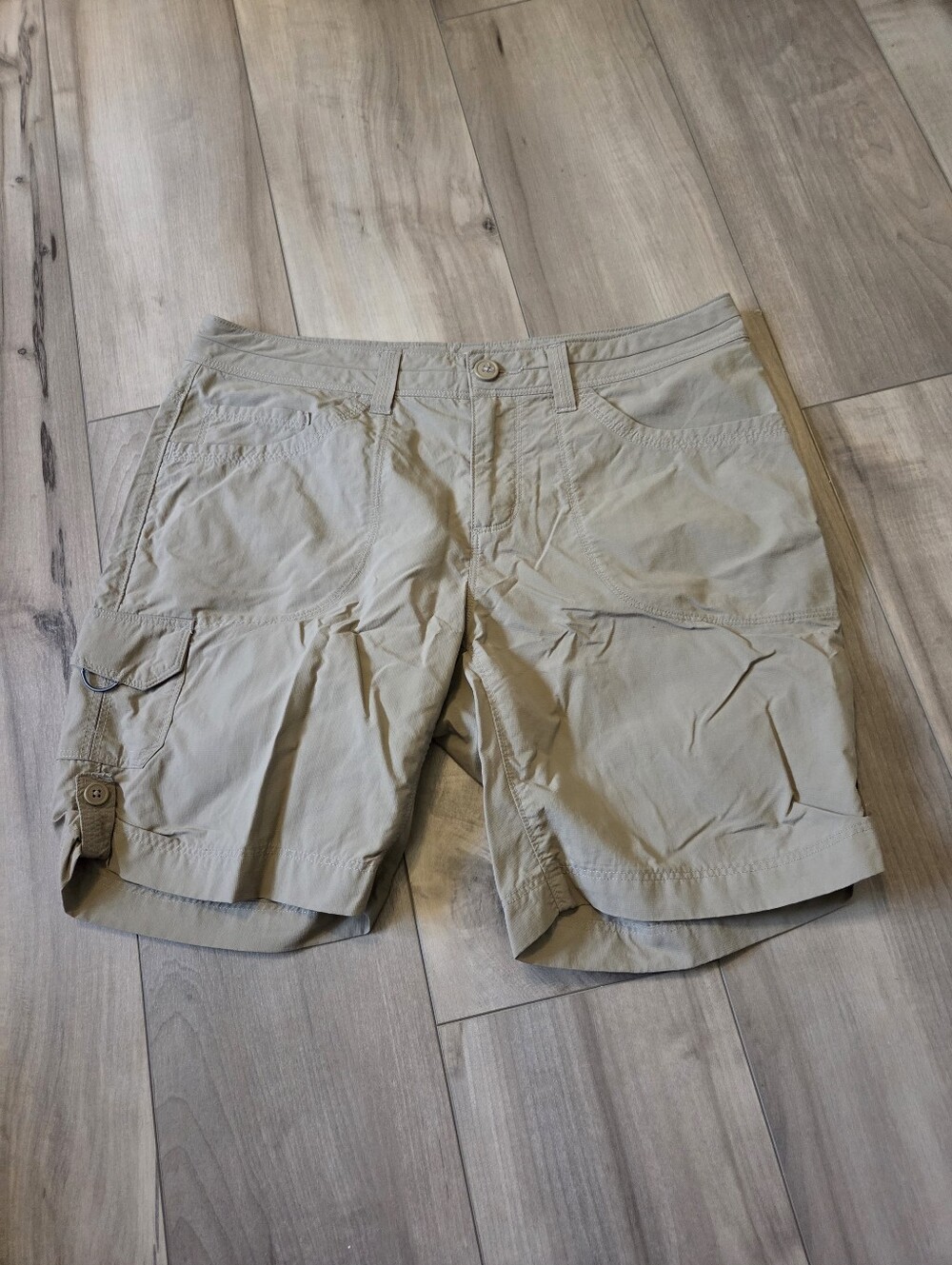 Mountain Hardwear Women's Light Khaki Cargo Shorts